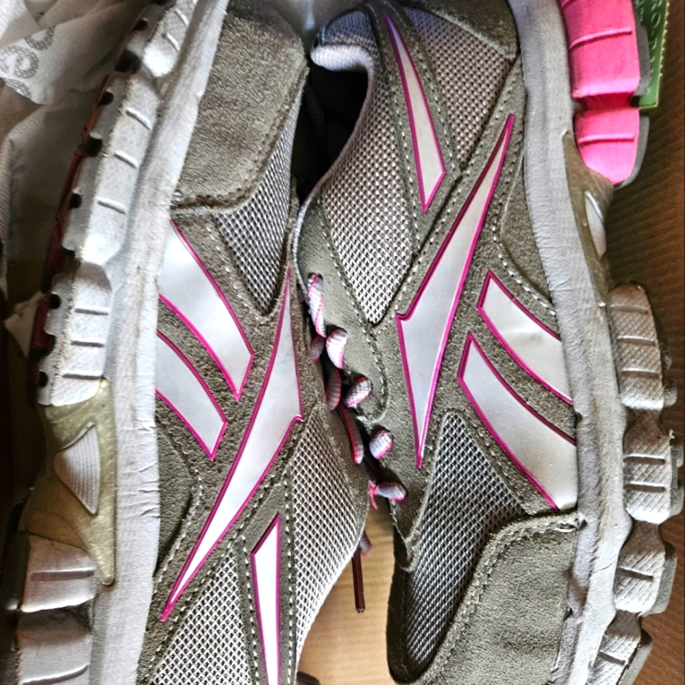 Women reebox steel toe shoes Size 7.5